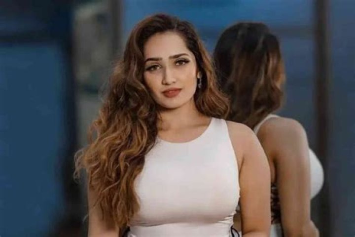 Aditi Mistry Height: Unveiling the Truth About This Rising Star